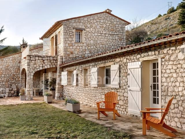 Propriete à vendre 6 pièces GOURDON 06, vue mer, jardin de 6000 m², garage