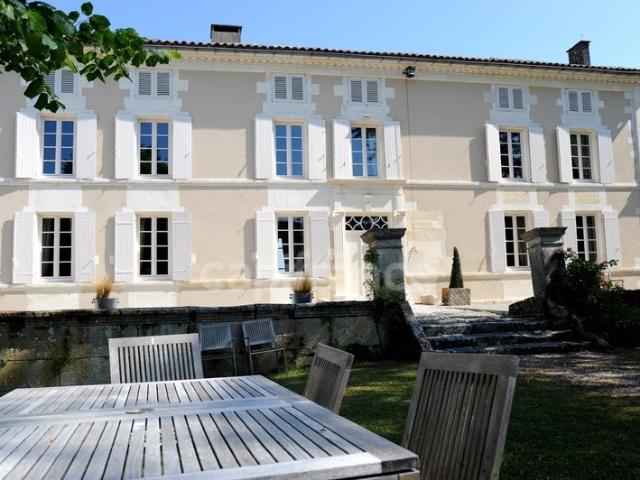Propriete à vendre 8 pièces COGNAC 16 310m² Cognac