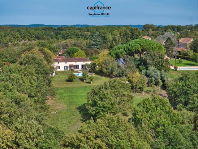 Propriete à vendre 9 pièces MONTAYRAL 47 190m2 habitables sur terrain de 6689m2 avec piscine