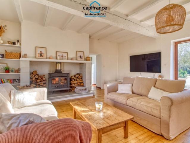 Propriete à vendre 9 pièces MONTAYRAL 47 190m2 habitables sur terrain de 6689m2 avec piscine