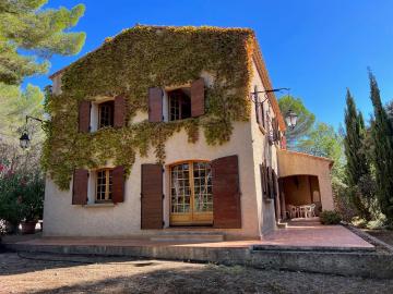 Propriété à vendre à Lambesc près d'Aix en Provence avec une. 235m² Lambesc