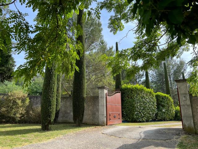 Propriété à vendre à Oppède avec deux maisons de plain pied. 265m² Oppède