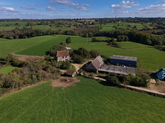 Propriété à vendre – Ancienne seigneurie avec 45 hectares at. 167m² La Châtre