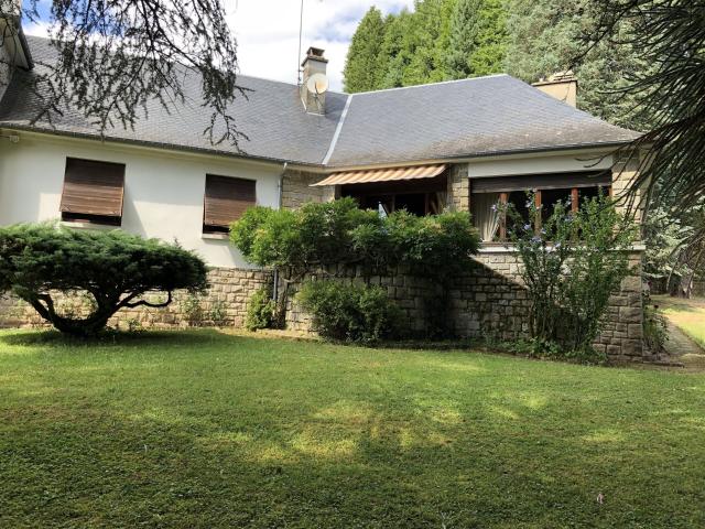 Propriété à vendre, en vente interactive vente par appel d'. 556m² Egletons