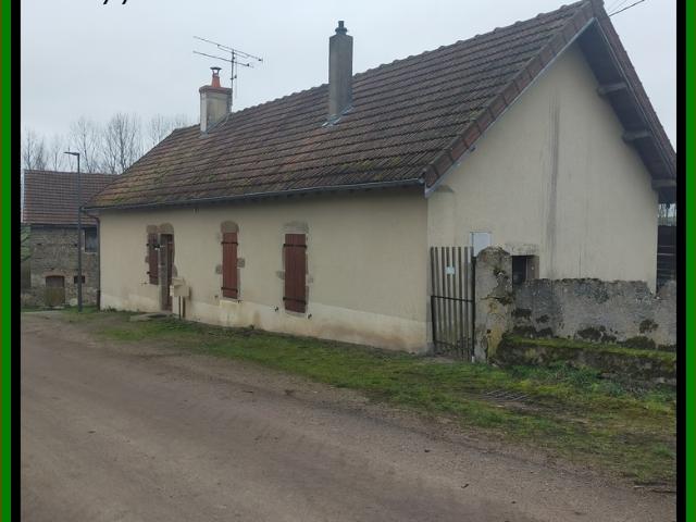 PROPRIETE A VENDRE FAITE D'UNE MAISON, D'UNE GRANGE, D'UN GRAND TERRAIN