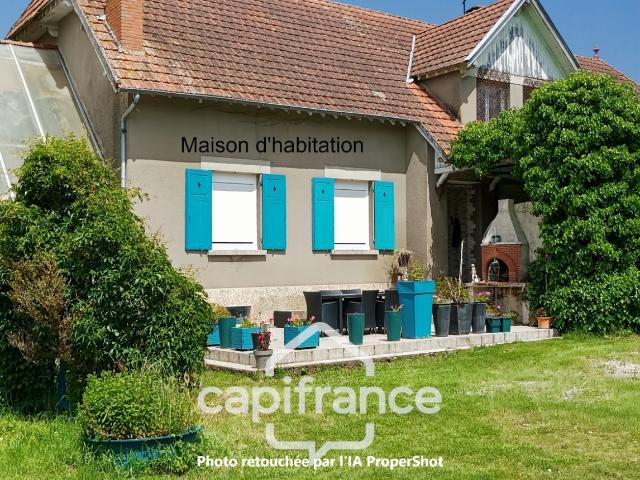 Propriété à vendre SAINT HILAIRE allier comprenant une maison et un gite sur un parc de 23433 m²
