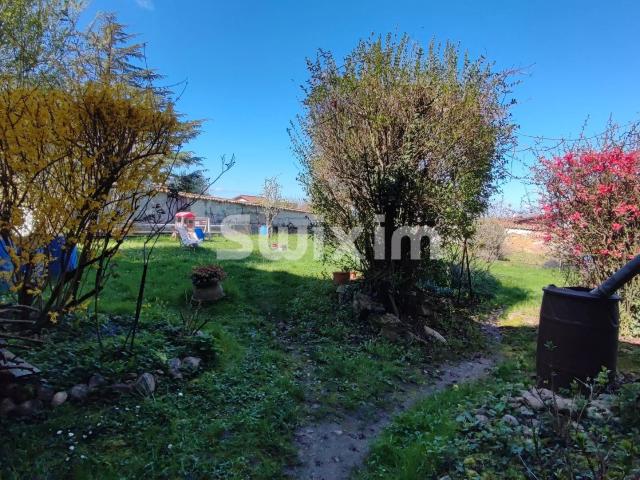 Propriété à rénover avec partie constructible 218m² Charly