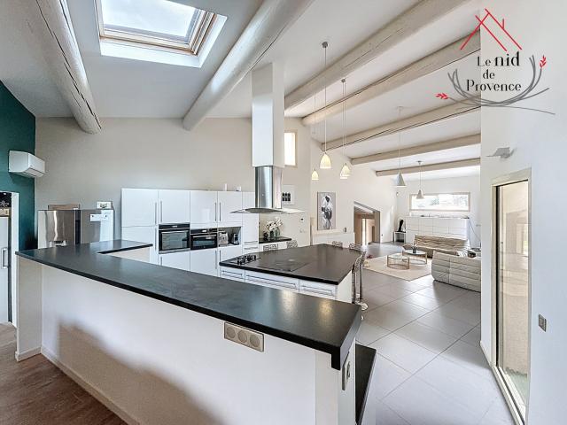 Propriété à Saint Saturnin Les Avignon 327 m2 327m² Saint Saturnin lès Avignon
