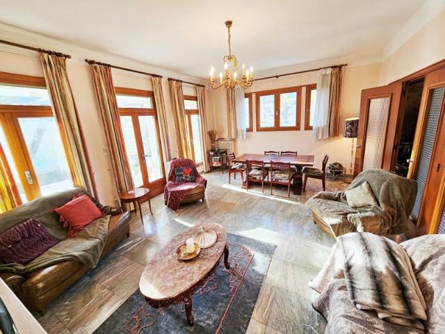 Propriété Art Déco avec grand jardin piscine et vue centre ville