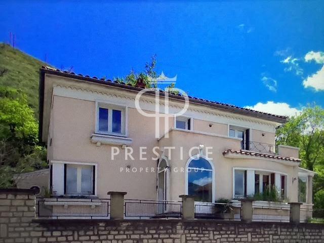 Propriété attrayante de style Art Déco à la lisière de Quill. 163m² Quillan