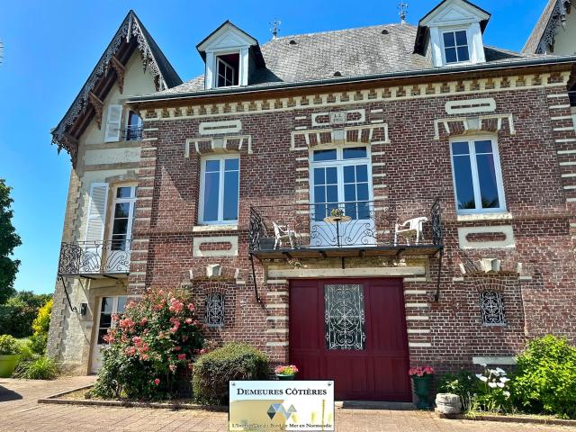 Propriété atypique dite 'Le Petit Chateau' édifiée sur un te. 300m² Saint Valery en Caux