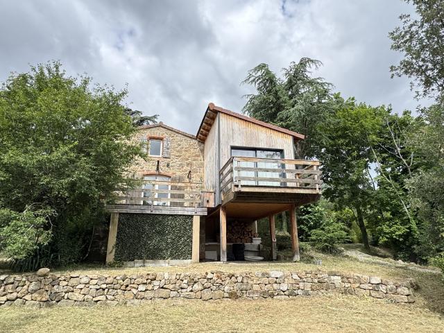 propriété atypique sur 3600 m2 de terrain