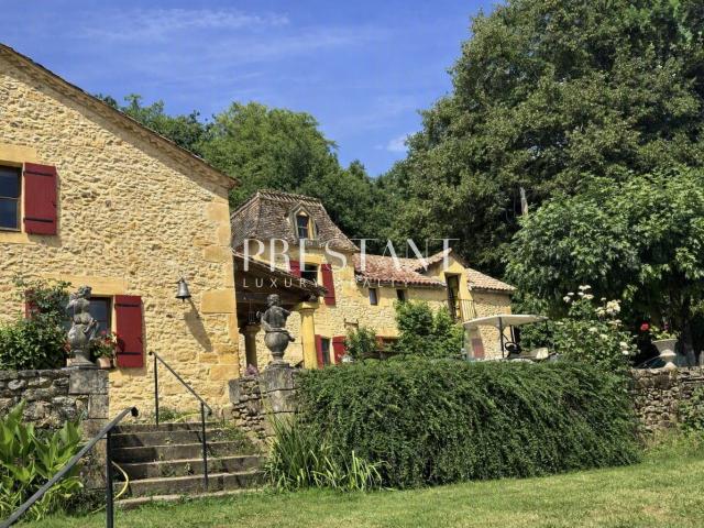 Propriété authentiquement périgourdine nichée dans un enviro. 550m² Beaumont du Périgord