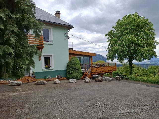 Propriété aux multiples possibilités dans les Hautes Alpes. 409m² Manteyer