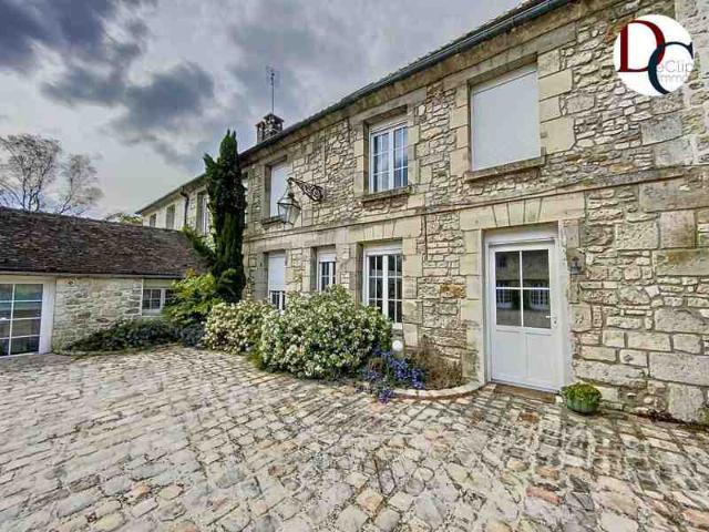 Propriété aux beaux volumes à proximité de Senlis