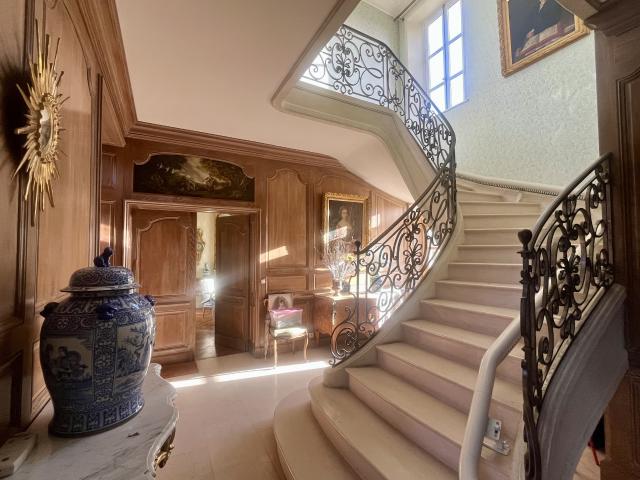 Propriété au cœur de BAYEUX avec joli parc de 1,7 hectare !