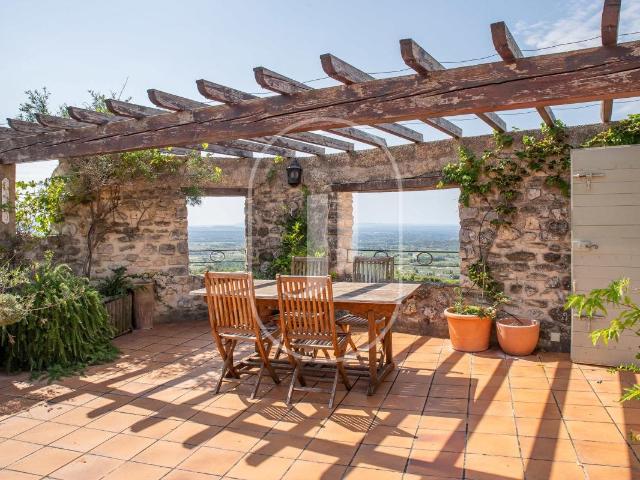 Propriété au coeur du Barroux à vendre avec logements indépe. 423m² Le barroux