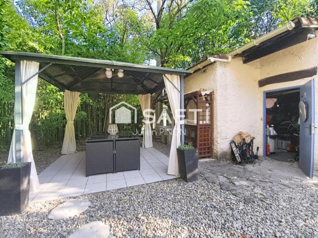 Propriété au calme absolu avec piscine et grand terrain à Sa. 100m² Saignon