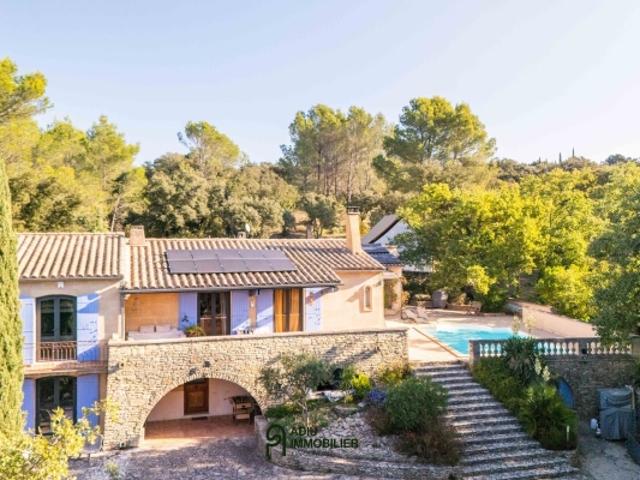Propriété au calme absolu avec trois habitations indépendantes et deux piscines