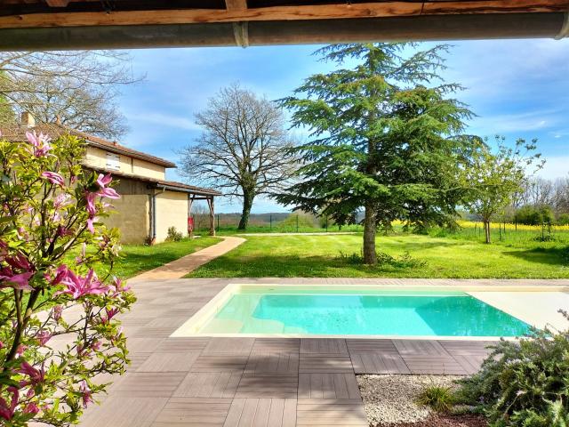 Propriété avec 2 maisons indépendantes, joli parc avec pisci. 300m² Monbardon