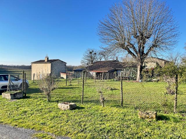 Propriété avec 2 maisons rénovées, une maison à rénover et g. 155m² Gensac