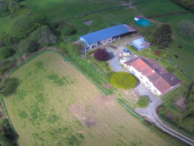 Propriété avec terrain adapté pour chevaux 157m² Nouzerines