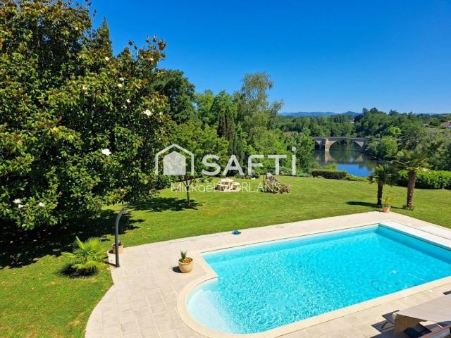 Propriété avec vue exceptionnelle sur le gave, les remparts. 208m² Navarrenx