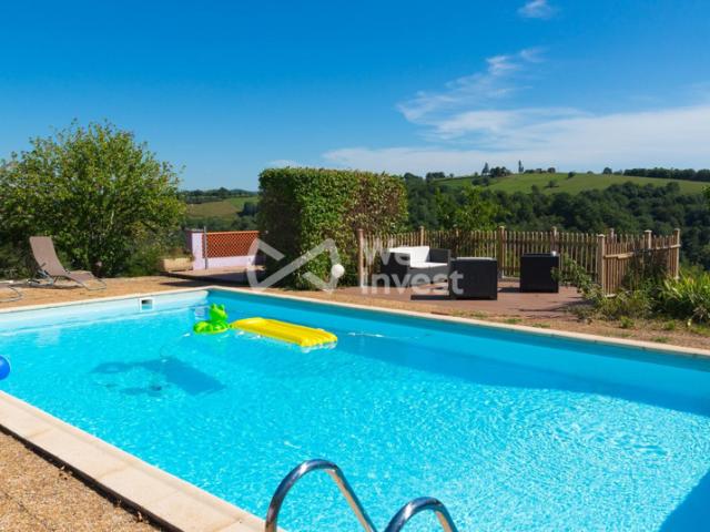 PROPRIETE AVEC VUE PANORAMIQUE ET PISCINE