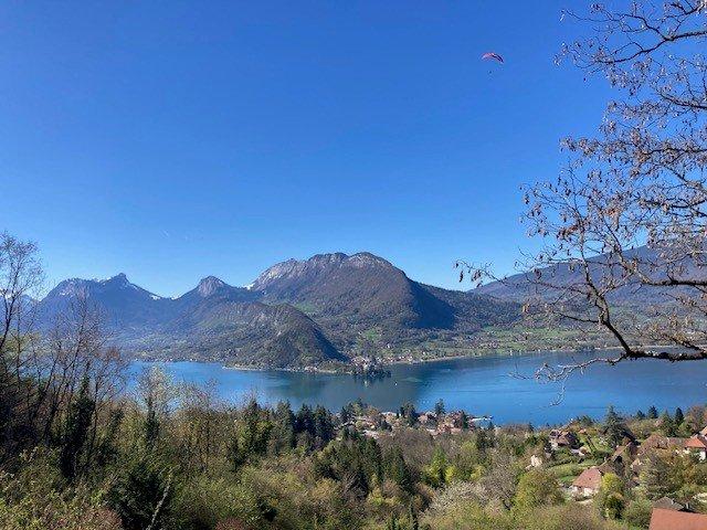 Propriété avec vue panoramique sur le lac et les montagnes