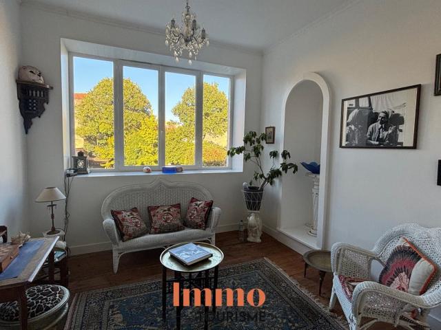 Propriété avec chambres d'hôtes et piscine intérieure en vil 275m² Blaye