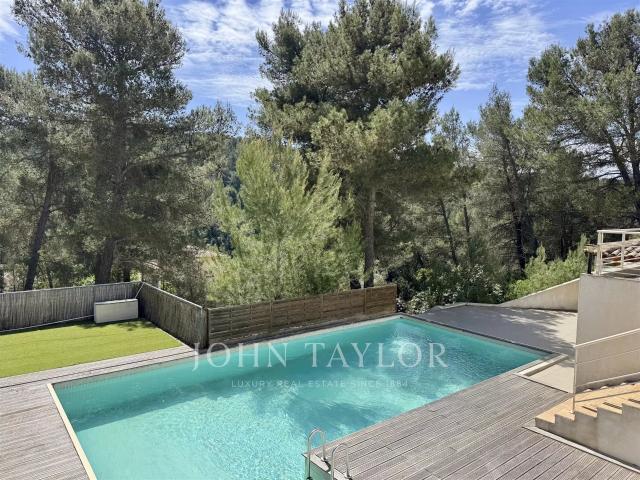 Propriété avec dépendance et grands garages proche Cassis 215m² Roquefort la Bédoule
