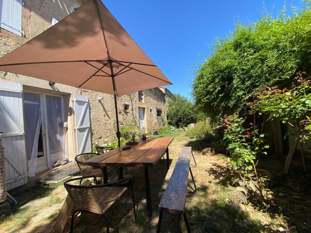 Propriété Avec Dépendances sur 2,5 Ha 395m² Labastide d'Anjou