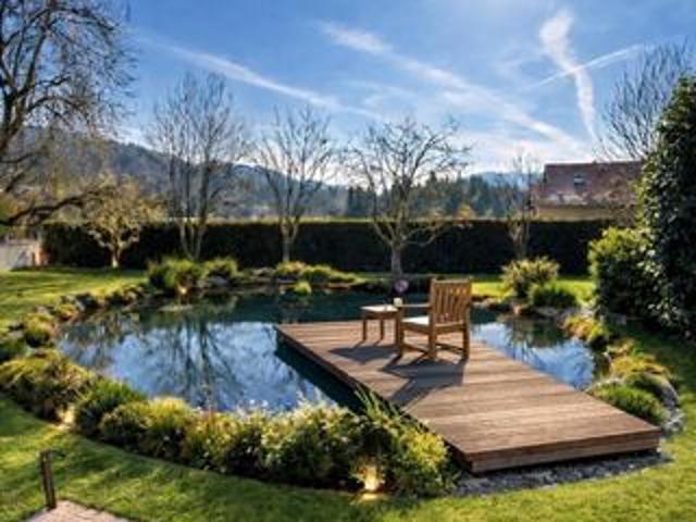 Propriété avec étang privé & piscine intérieure