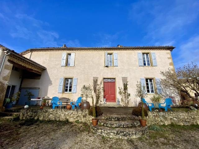 Propriété avec gîte, camping et piscine 360m² Seissan