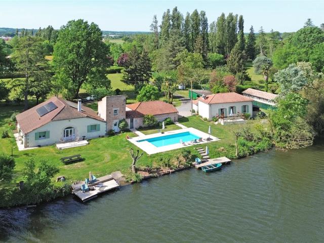 Propriété avec Gîtes au Bord de la Rivière Lot 250m² Villeneuve sur Lot
