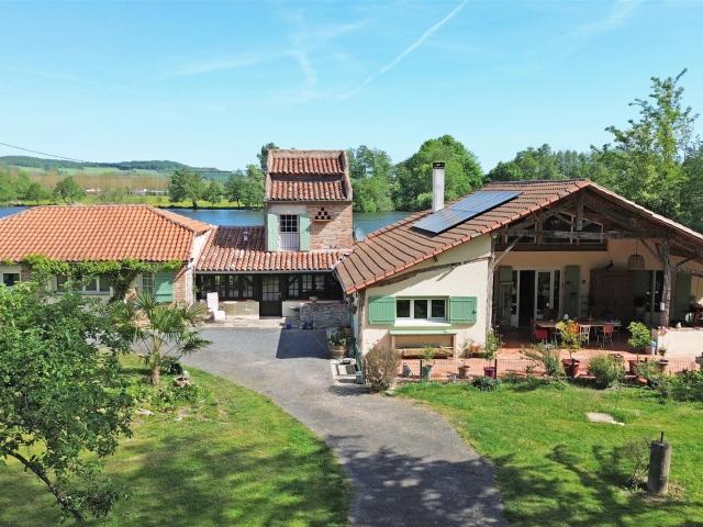 Superbe Domaine au Bord de l'Eau: Grange en Pierre Rénovée. 250m² Villeneuve sur Lot