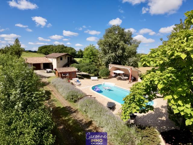 Propriété avec gîtes et piscine en pleine nature
