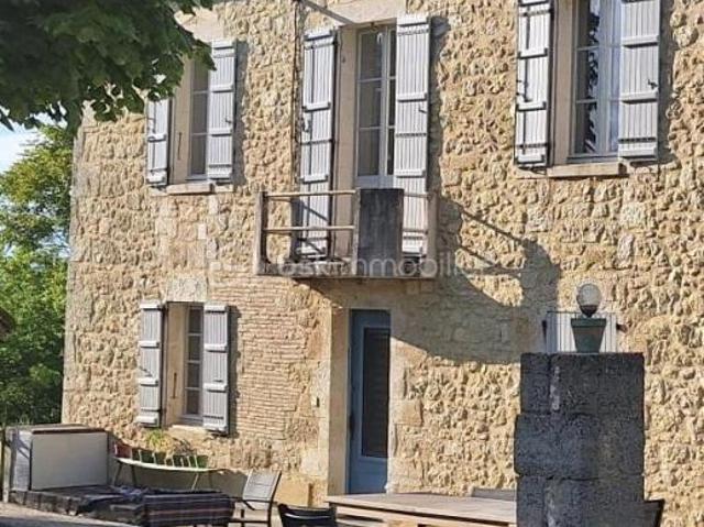 Propriété avec gîtes, piscine, dépendances et pigeonnier historique dans le Gers