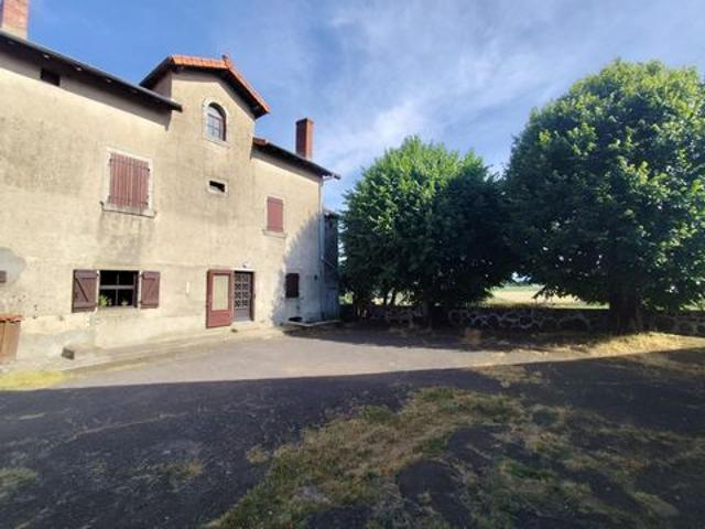 propriété avec grand terrain et atelier
