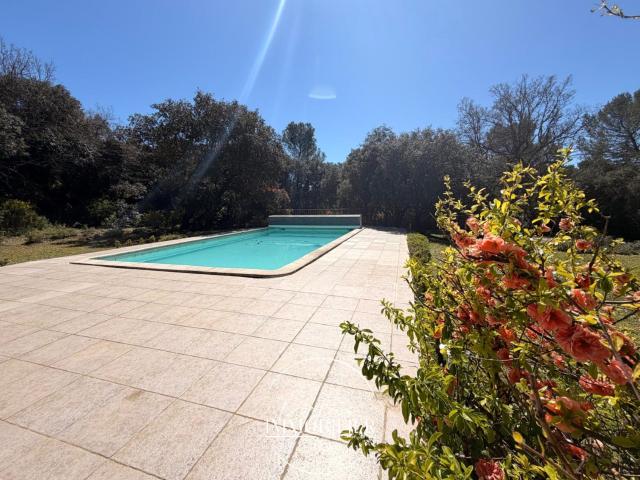 PROPRIETE AVEC MAISON ET STUDIO PISCINE