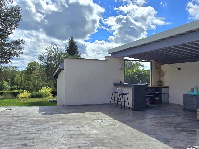 PROPRIETE AVEC PISCINE DAMPIERRE
