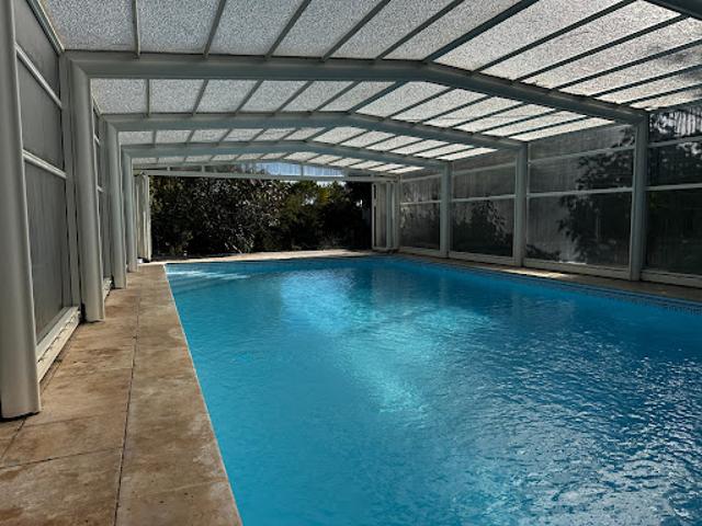 Propriété avec piscine et jardin