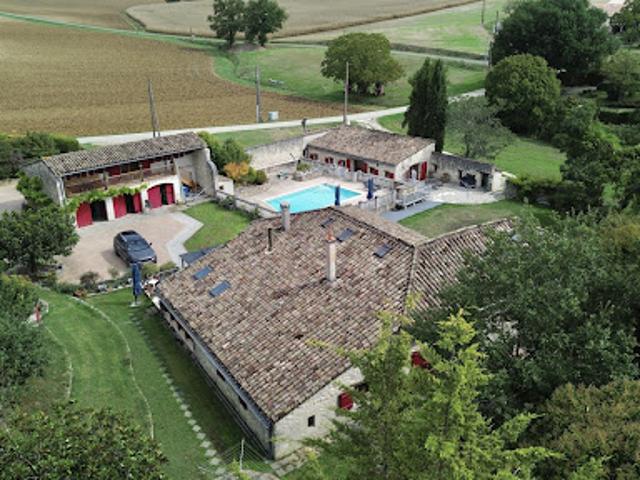 Propriété avec piscine et jardin