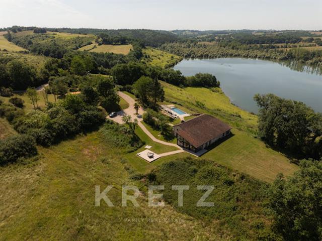 Propriété avec piscine et jardin