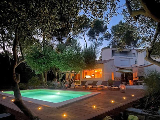 Propriété avec piscine et jardin