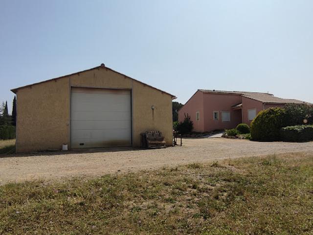 Propriété avec piscine et jardin