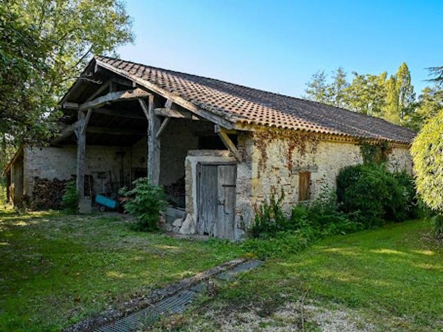 Propriété avec piscine et jardin