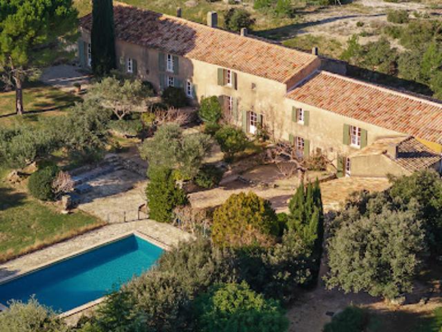 Propriété avec piscine et jardin