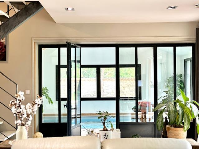 Propriété avec piscine et jardin