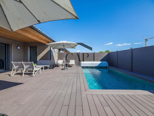 Propriété avec piscine et jardin